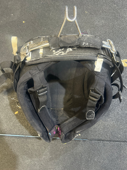 Used Dakaine seat harness small